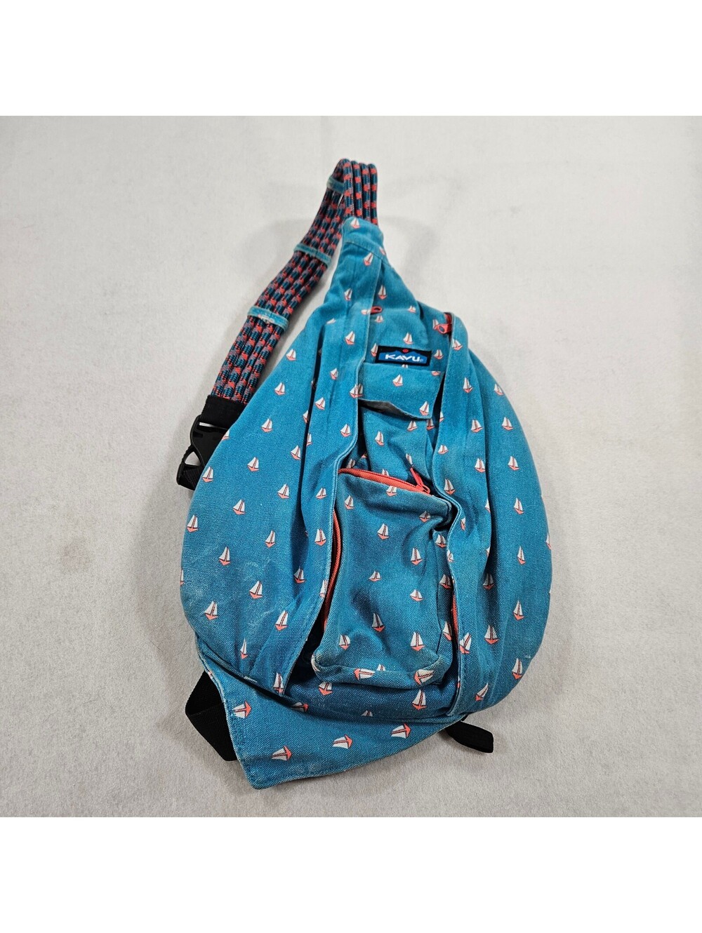 KAVU Rope Puff Sling Bag Black Quilted Backpack Travel Bag Crossbody Outdoor